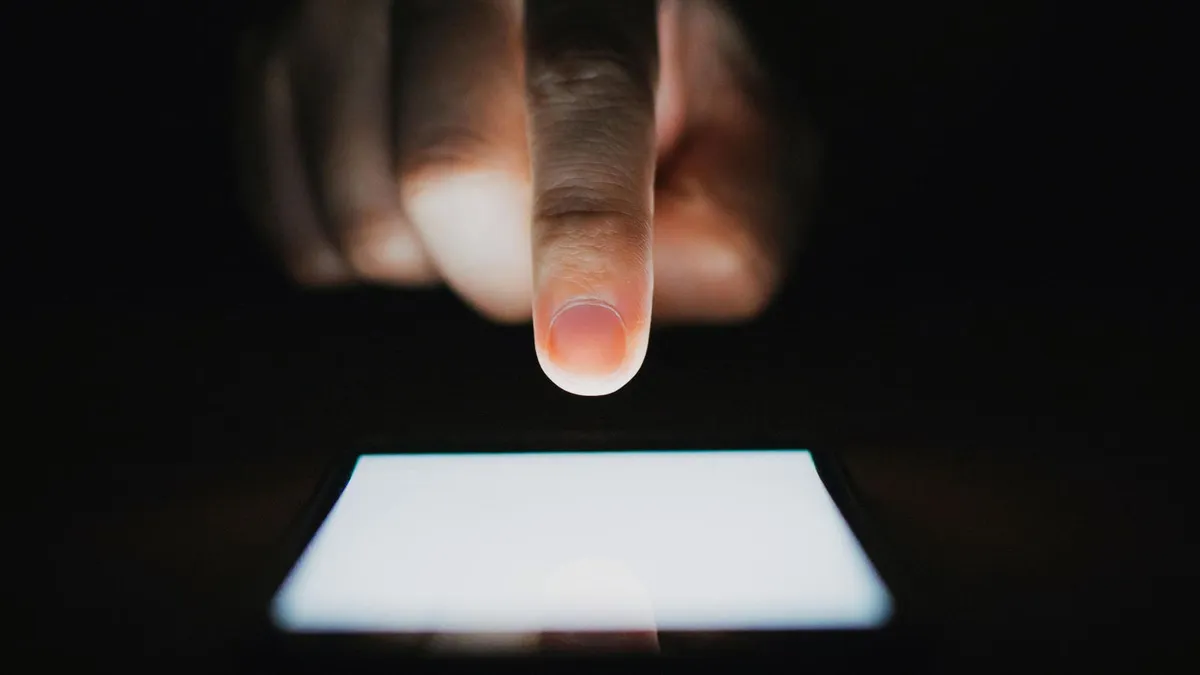 Google začne sdílet všechny vaše textové zprávy s vaším zaměstnavatelem