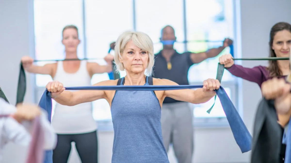 Nejde jen o kolo nebo plavání: posilovací cvičení, které pomáhá udržet pohyblivost u starších dospělých
